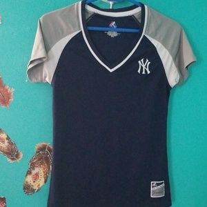 New York Yankees V neck shirt